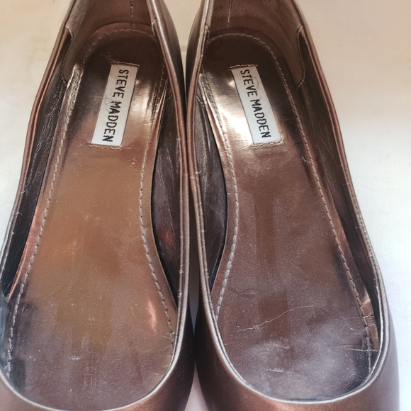 Bronze kitten heel pump - Picture 2 of 6